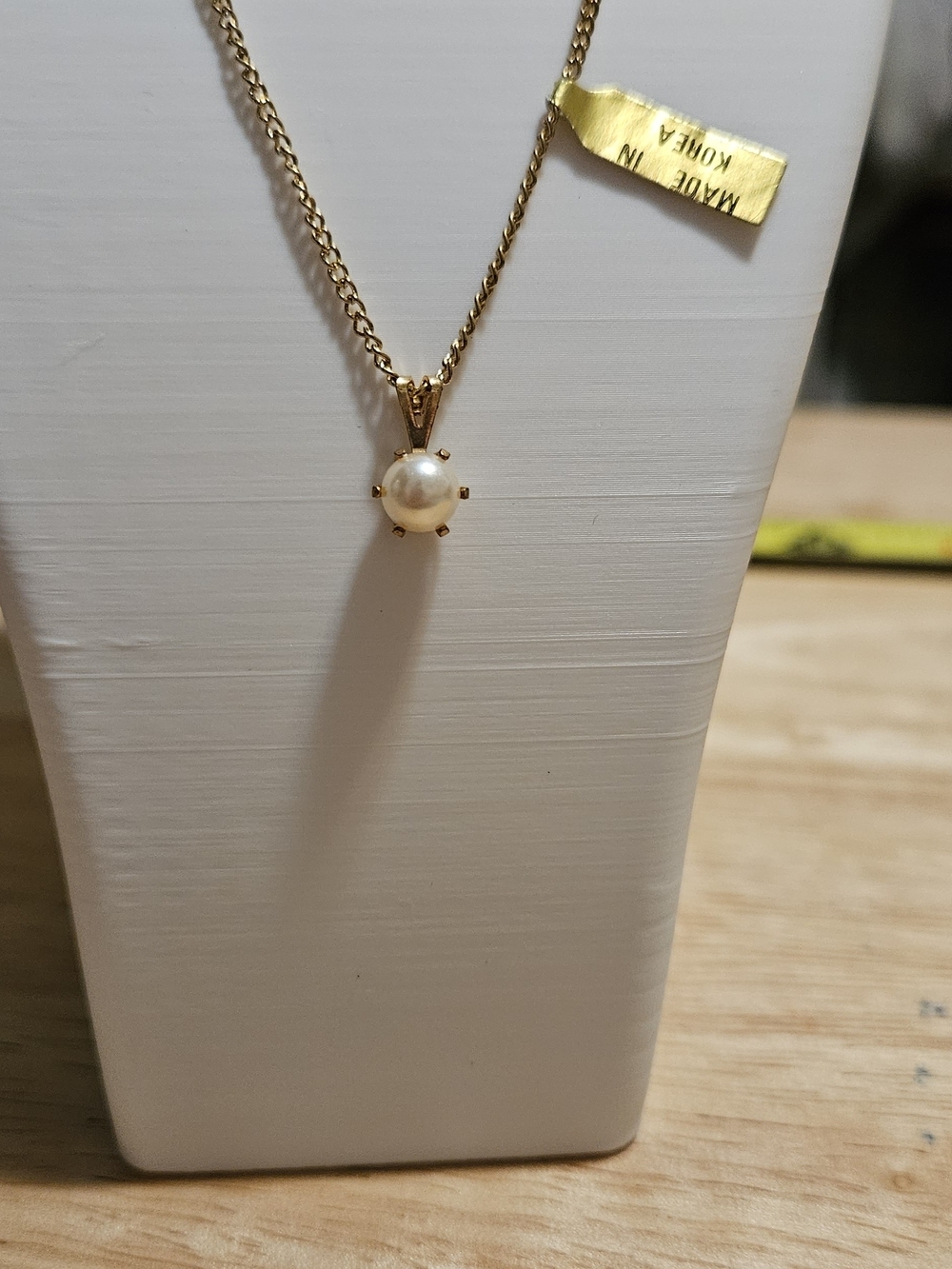 Gold Pearl Pendant Necklace - Classic Women Jewelry. Chain 18"